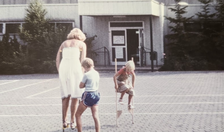 Klassentreffen Erinnerung spielende Kinder