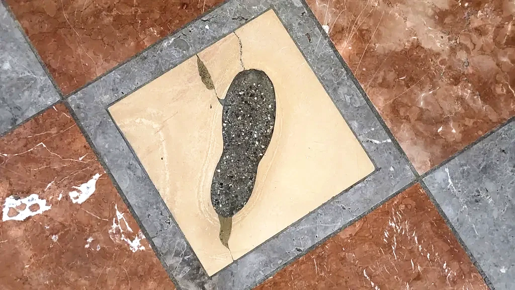 Der Teufel stampfte vor Zorn in den Boden, der Fußabdruck ist bis heute zu sehen