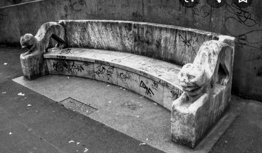 Düsseldorf Katzenbank 2020 vor der Säuberung