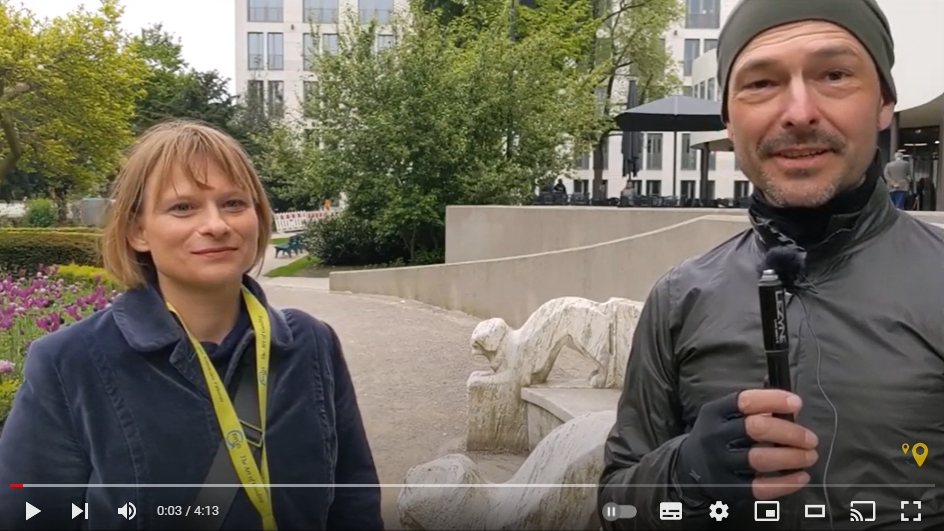 YouTube Video 20 x Deutschland Tag 6 Düsseldorf, auf der Bank mit Antje und Anja