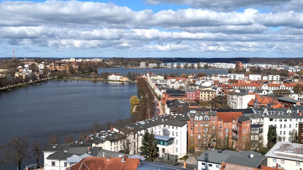 Blick über Schwerin und Schweriner Seenlandschaft