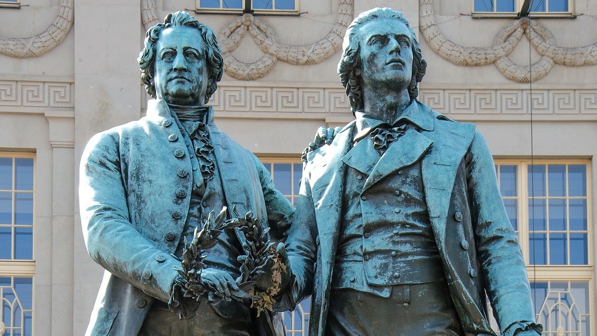 Goethe und Schiller vor dem Nationaltheater in Weimar